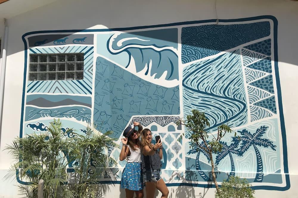 Seaesta Komodo Hostel & Hotel