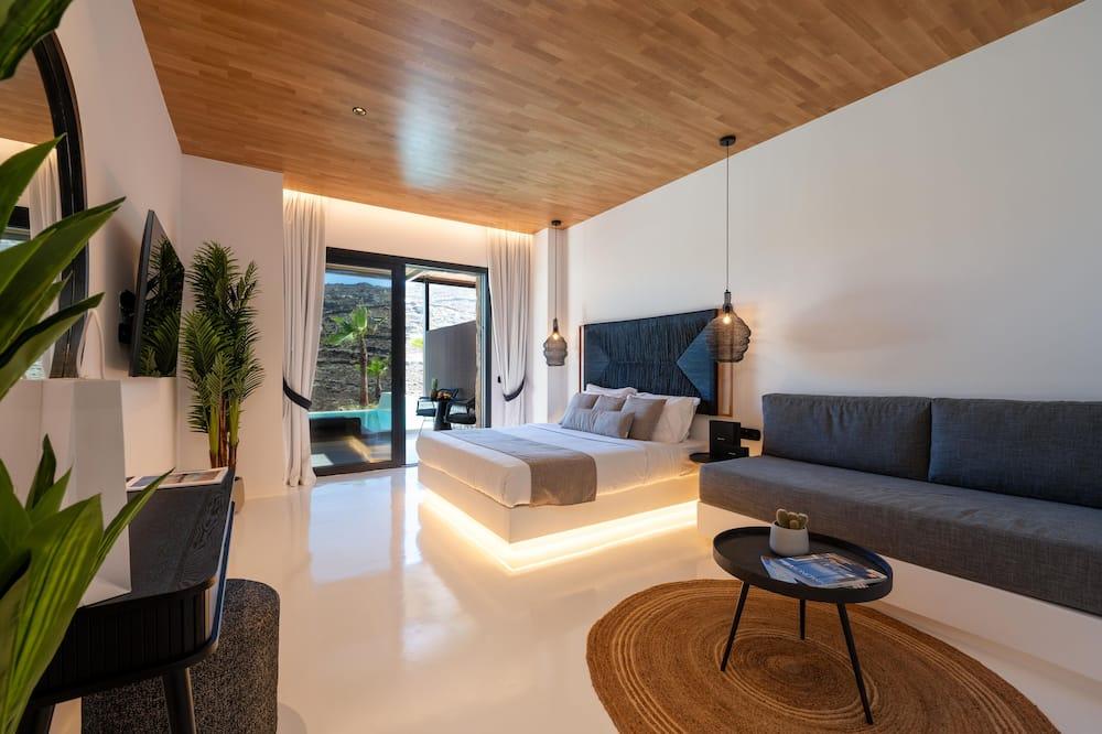 expedia_group-7098866-25fa36-942646 Ftelia Black Villas