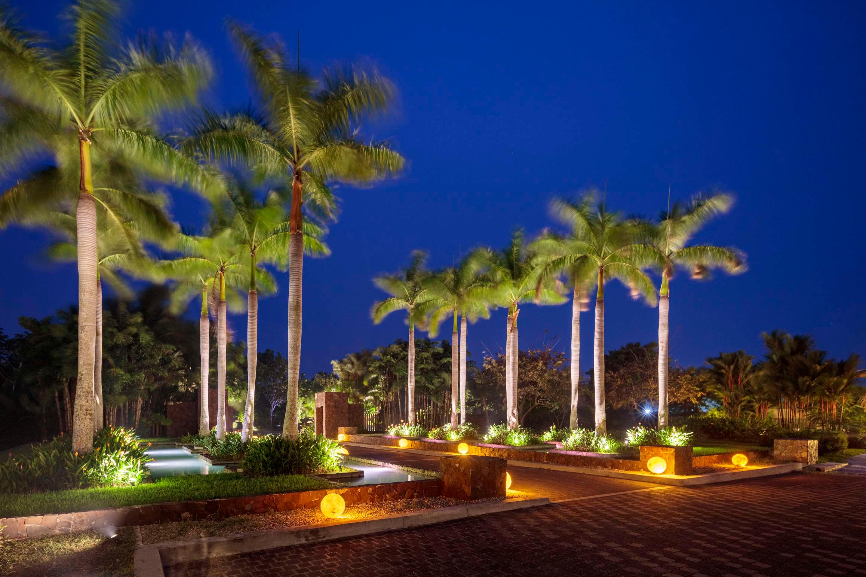 ice-2058707-108234579-595928 Indura Beach & Golf Resort Curio Collection By Hilton