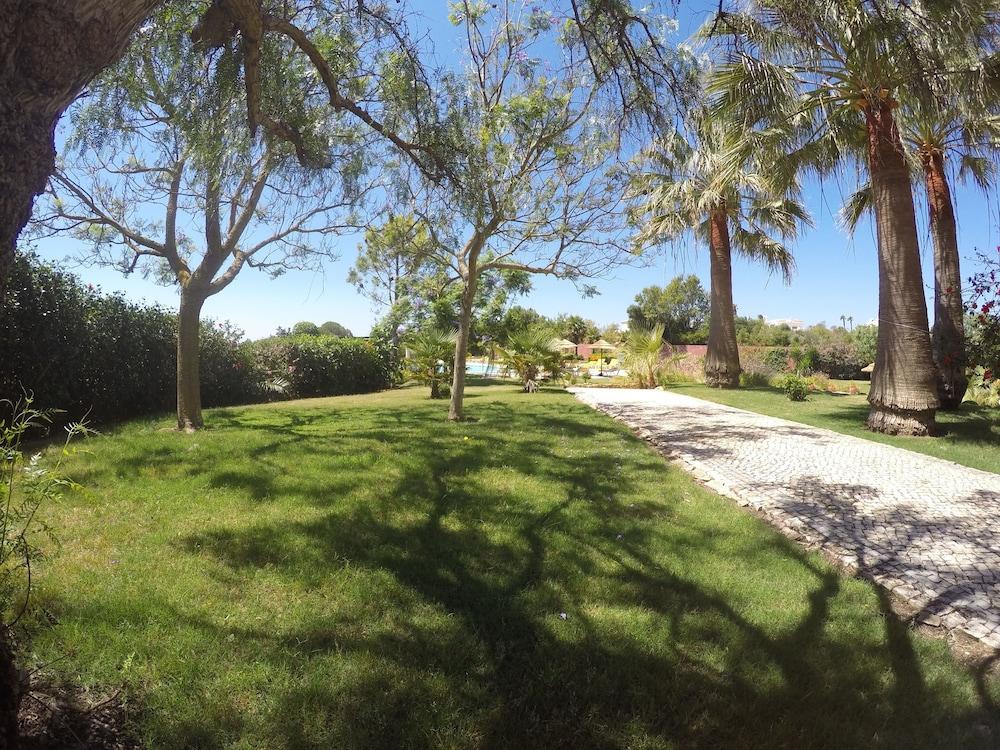 sembo-289390-306045-647504 Luzmar Villas
