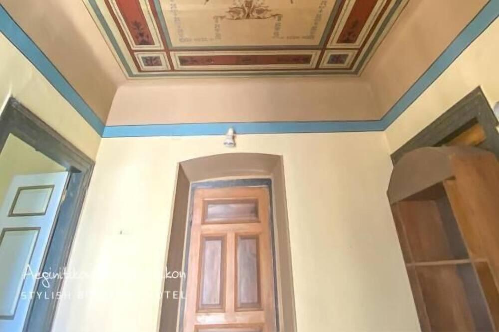 expedia_group-90417-1333d6-242451 Aeginitiko Archontiko