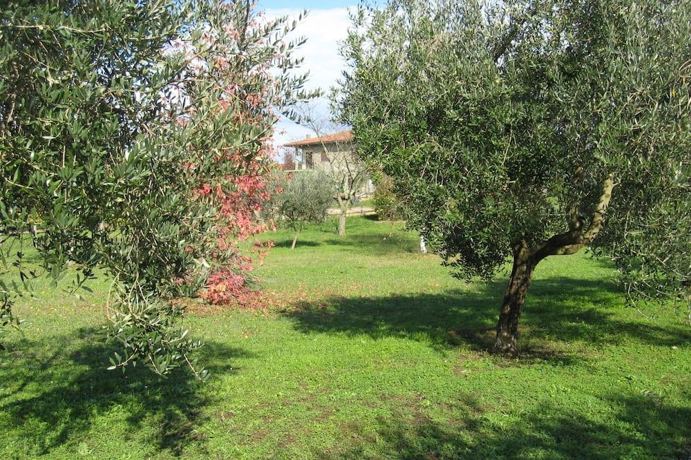 Villa with garden near Lake Bracciano, 30 km from Rome Toscane - Bracciano visuel 1/5 Villa with garden near Lake Bracciano, 30 km from Rome Toscane - Bracciano visuel 1/5