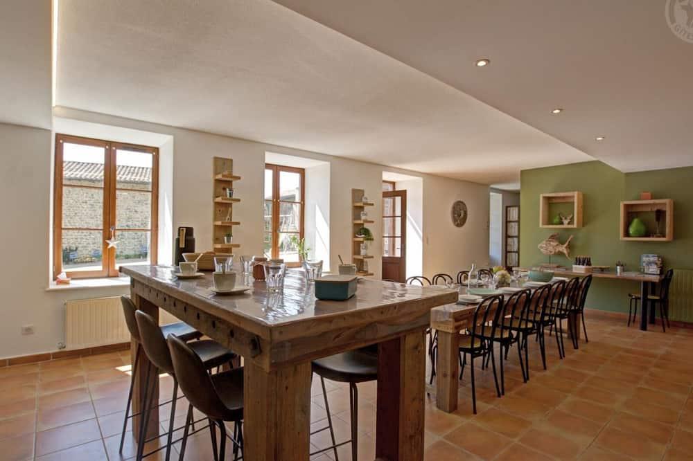 Gite Cezay, 6 bedrooms, 14 persons Ile de France - Saint-Germain-Laval visuel 5/5 Gite Cezay, 6 bedrooms, 14 persons Ile de France - Saint-Germain-Laval visuel 5/5