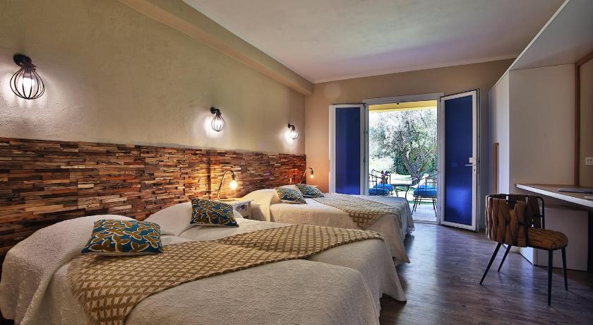 Hotel du Pont de l'Oso Corsica - Lecci visuel 5/5 Hotel du Pont de l'Oso Corsica - Lecci visuel 5/5