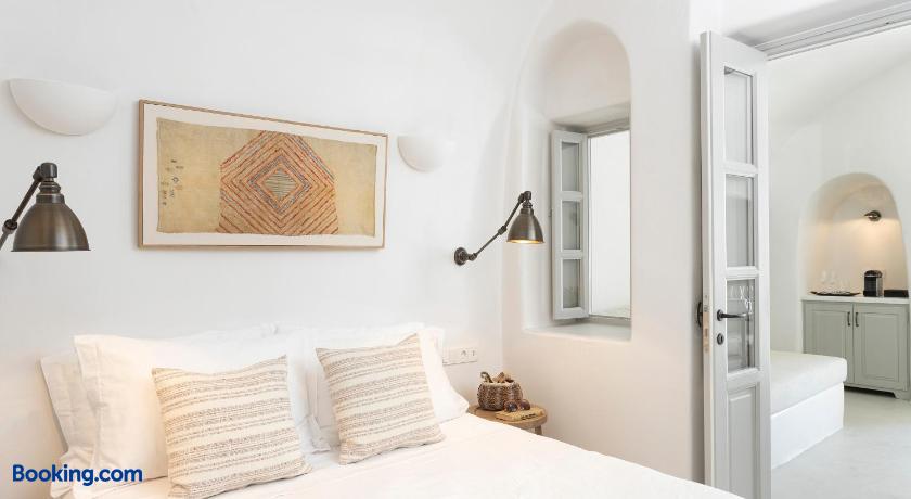 booking-1070793944-265154468-027775 Armenaki Santorini