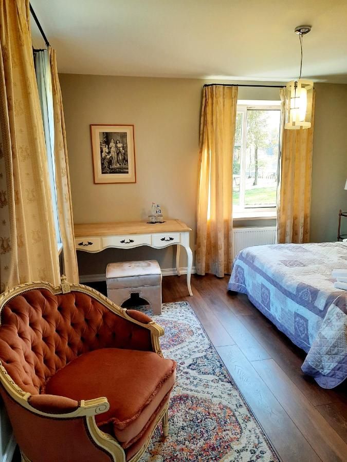 Lake & Library boutique Hotel