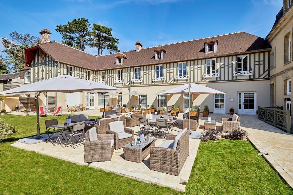 Les Villas d'Arromanches, Teritoria