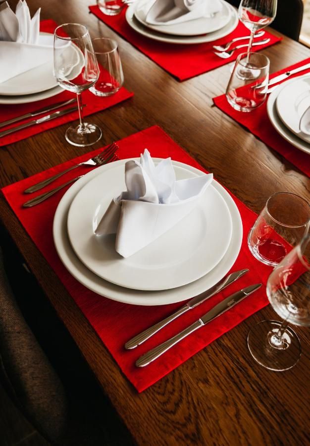 Pansion Mihića dvori