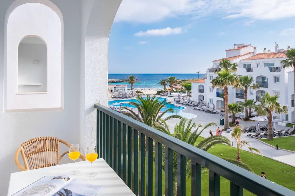 expedia_group-1072002506-241416694-329343 Fergus Style Carema Beach