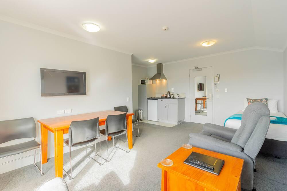 expediav2-445665-c678cc-423494 Bks Premier Motel Esplanade