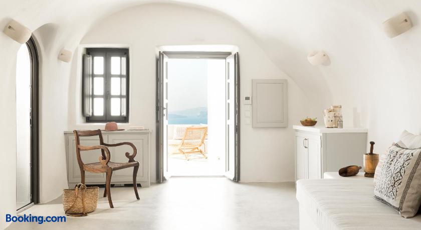 booking-1070793944-263680128-651556 Armenaki Santorini