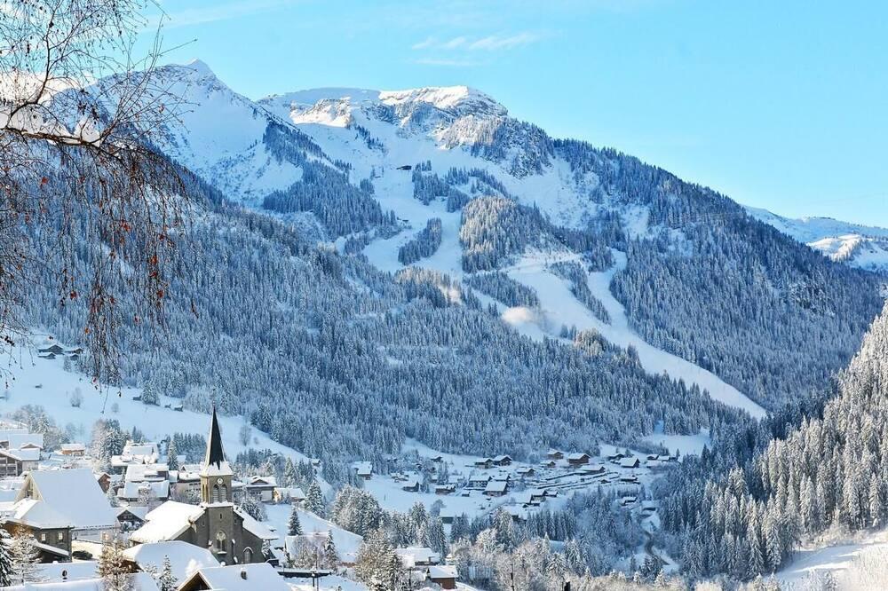 Chalet, resort center, view mountain, sauna, terrace, balcony, fireplace or stove, parking, tv Rhône-Alpes - La Chapelle-d'Abondance visuel 3/5 Chalet, resort center, view mountain, sauna, terrace, balcony, fireplace or stove, parking, tv Rhône-Alpes - La Chapelle-d'Abondance visuel 3/5