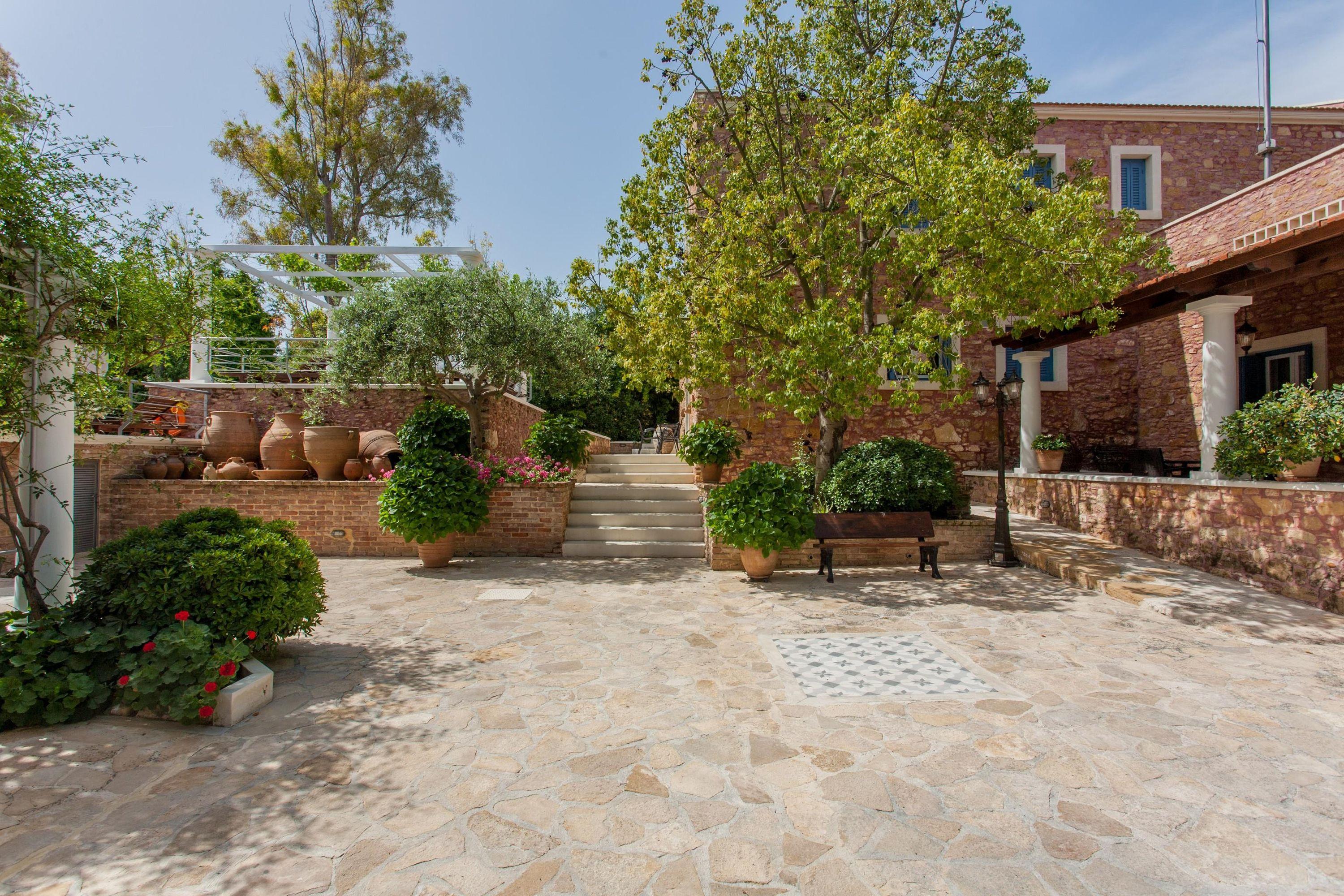 revato-275868-12101956-276844 Metohi Georgila