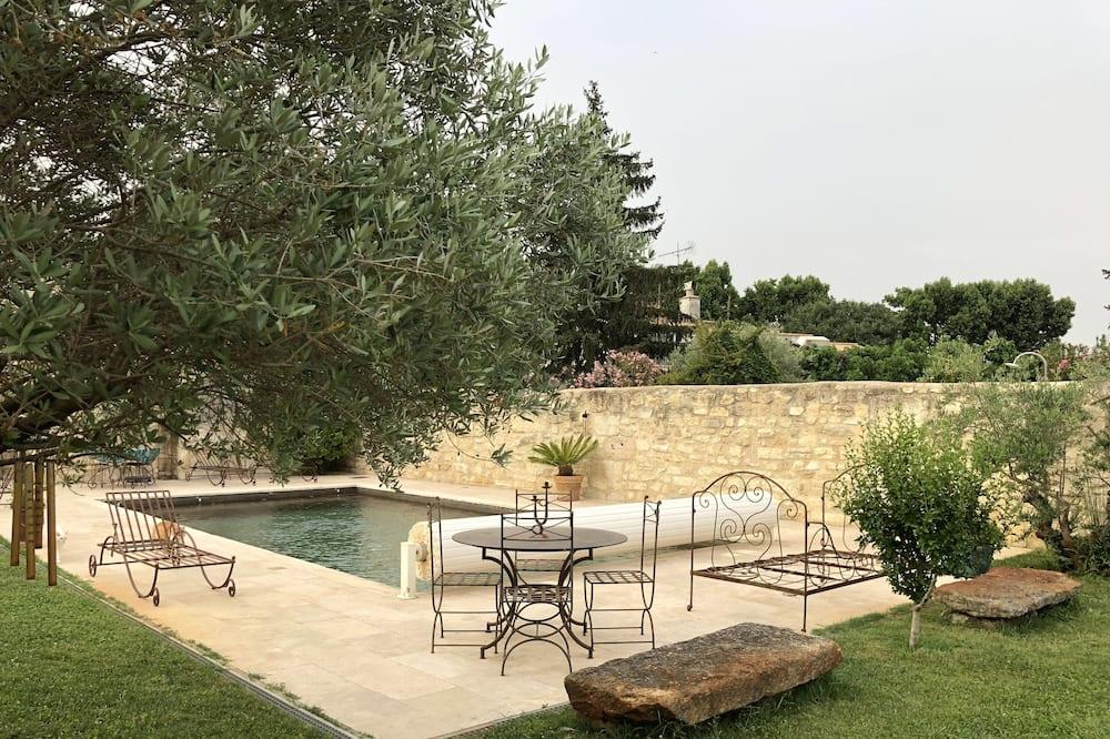 Gite in Provence for a couple, fully equipped, with swimming pool and large garden. Provence-Alpes-Côte d'Azur - Tarascon visuel 1/5 Gite in Provence for a couple, fully equipped, with swimming pool and large garden. Provence-Alpes-Côte d'Azur - Tarascon visuel 1/5