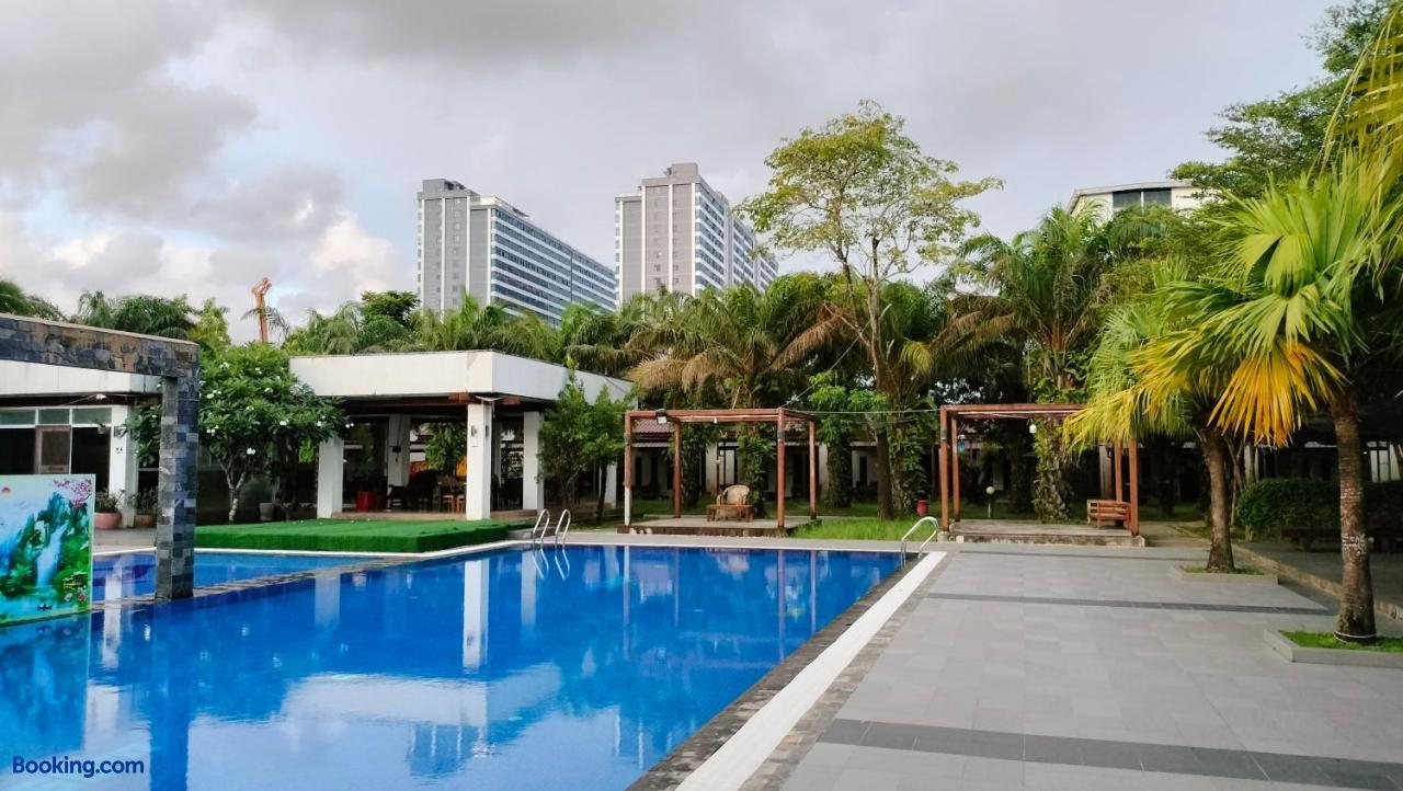booking-2256125-493044332-489486 Twin Palms Resort