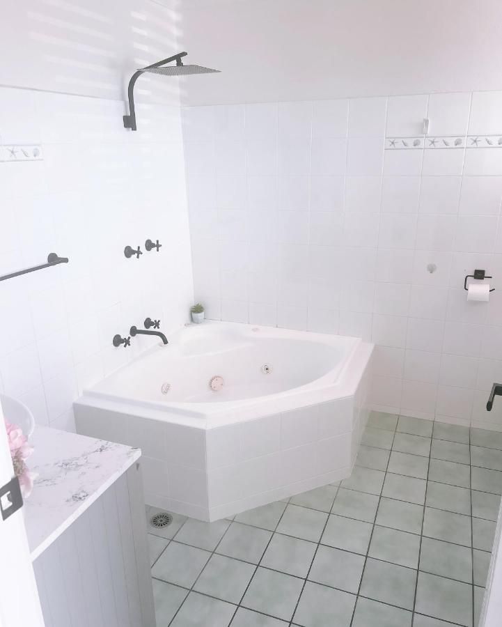 Nautilus Hamptons Style Luxury Beach Apartment Merimbula