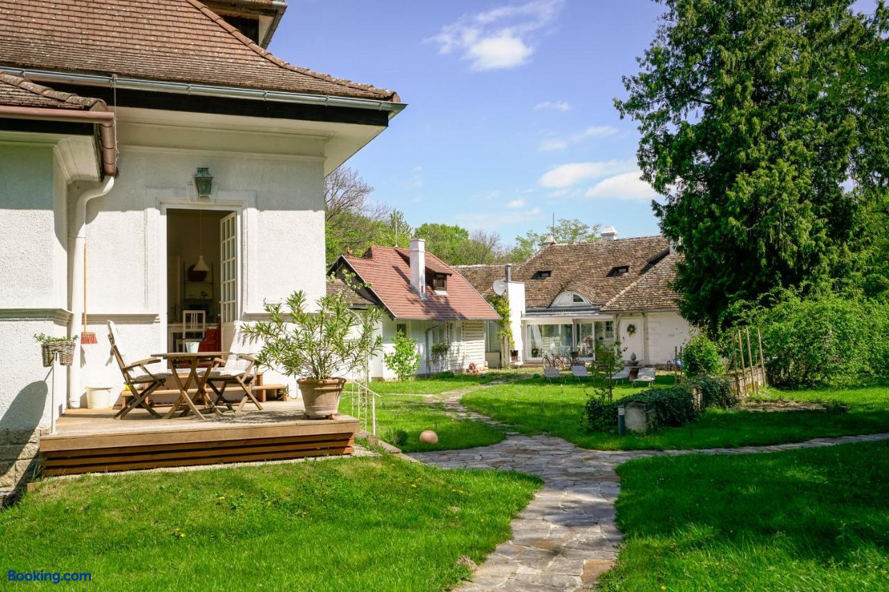booking-555360-445877378-325800 Schloss Schönau