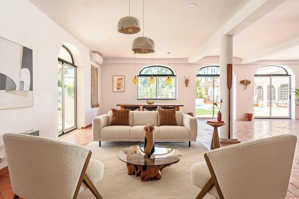 Luxury Portuguese villa with pool, sauna & tennis close to Fonte de Telha beach Lissabon - Corroios visuel 2/5 Luxury Portuguese villa with pool, sauna & tennis close to Fonte de Telha beach Lissabon - Corroios visuel 2/5