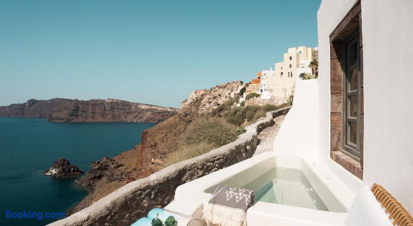 booking-1070793944-265091470-831518 Armenaki Santorini