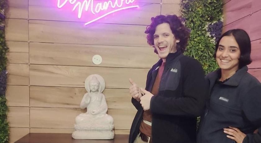 De Manora Homes - Unpretentious hotel with a garden , posh area Ranjit Avenue