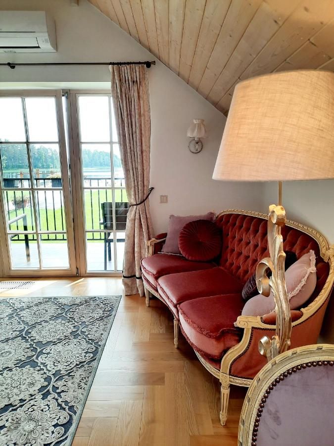 Lake & Library boutique Hotel