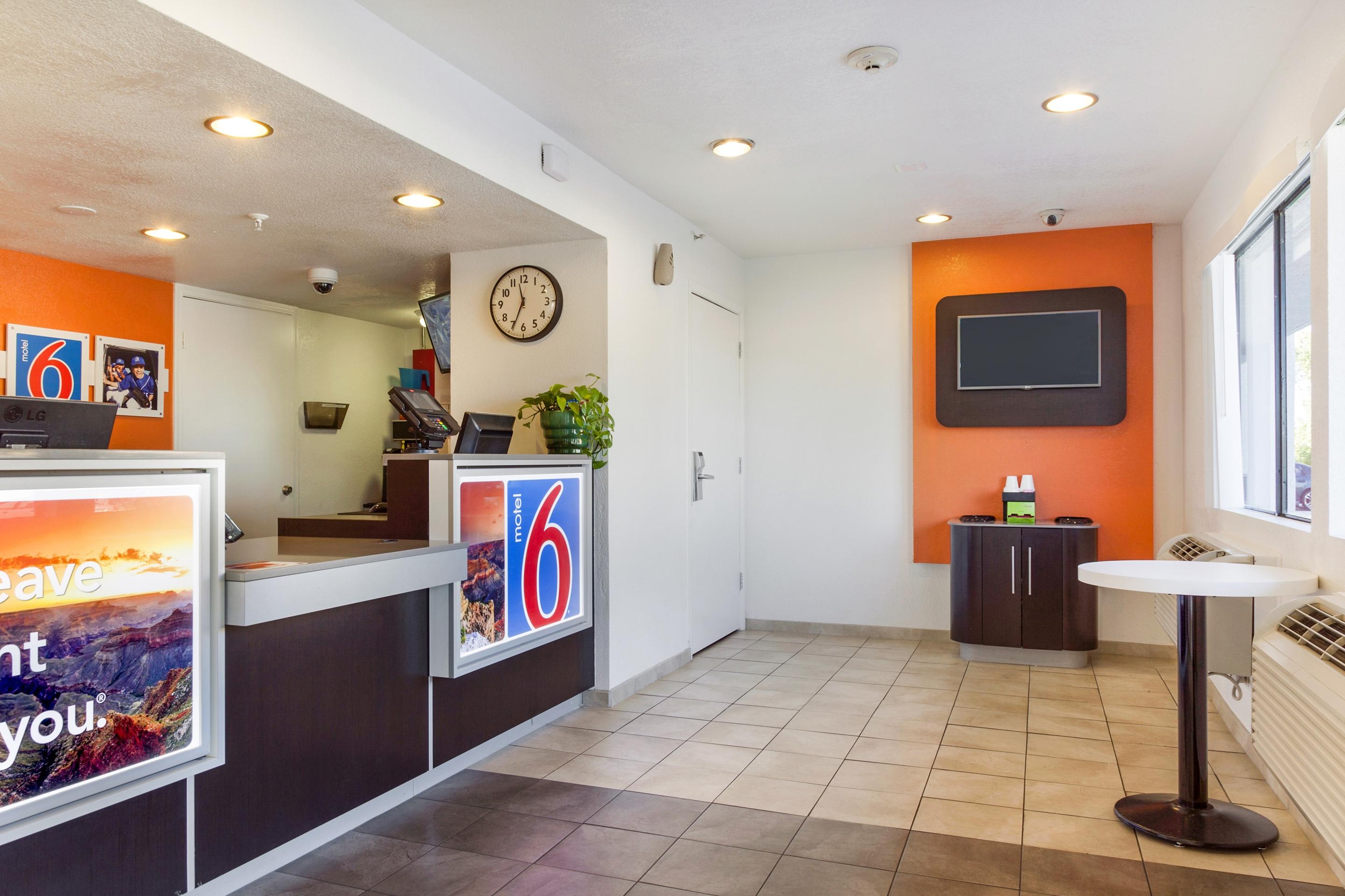 Motel 6 Phoenix West $67 ($̶9̶7̶). Phoenix Hotel Deals & Reviews - KAYAK