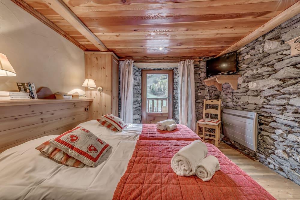 Semi-detached chalet 16 people 7 bedrooms, ski in / ski out Tignes les Brévières Rhône-Alpes - Tignes visuel 2/5 Semi-detached chalet 16 people 7 bedrooms, ski in / ski out Tignes les Brévières Rhône-Alpes - Tignes visuel 2/5