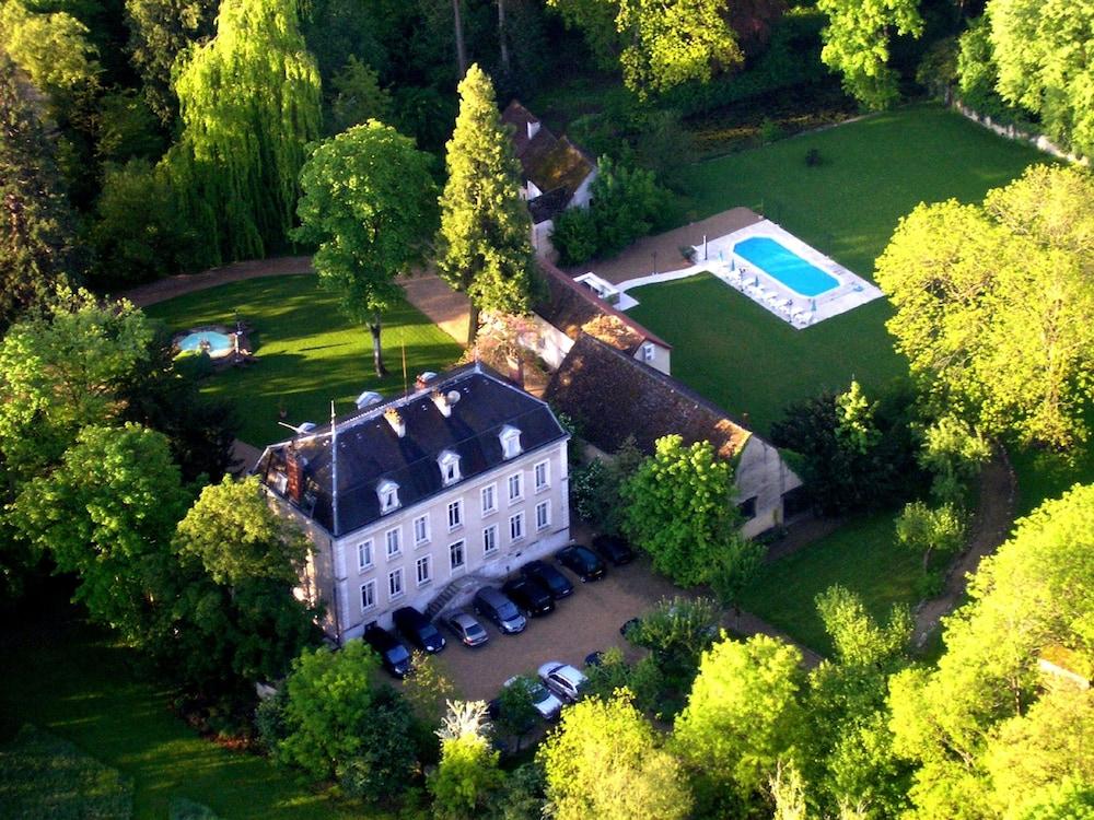 Chateau de Challanges Bourgogne - Beaune visuel 3/5 Chateau de Challanges Bourgogne - Beaune visuel 3/5