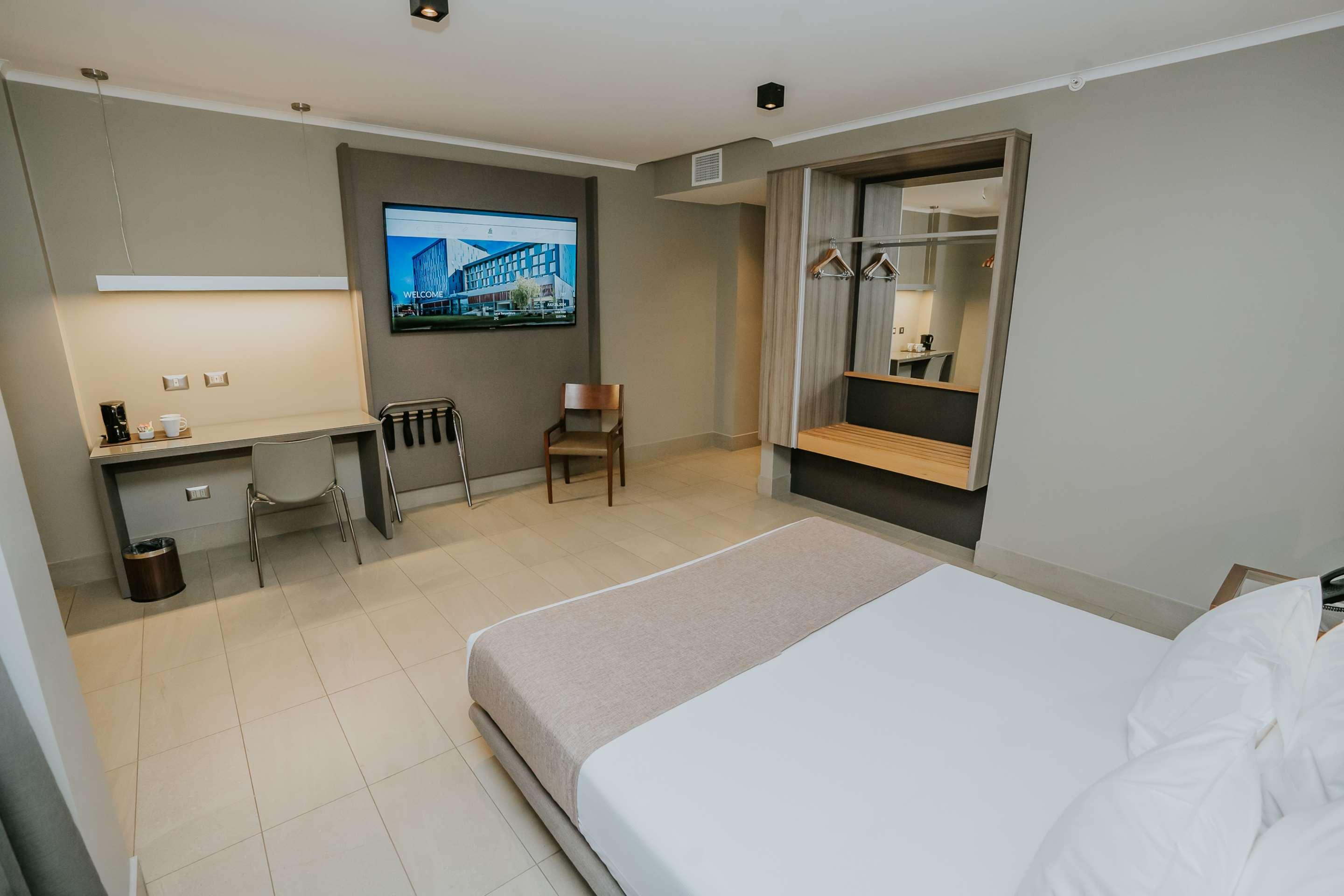 ice-5932918-8edcd5-468631 Best Western Ferrat