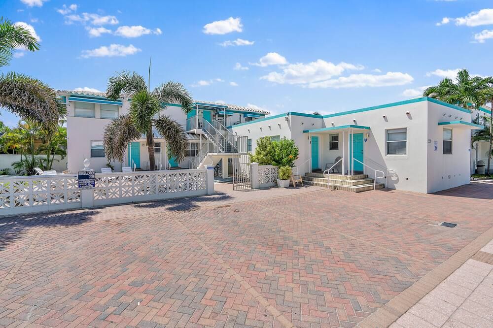 Hollywood Beachside Boutique Suites