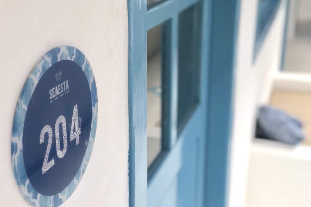 Seaesta Komodo Hostel & Hotel