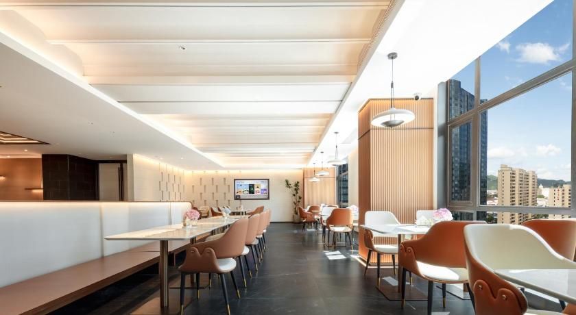 Atour Hotel Meizhou West Railway Station R&F Center