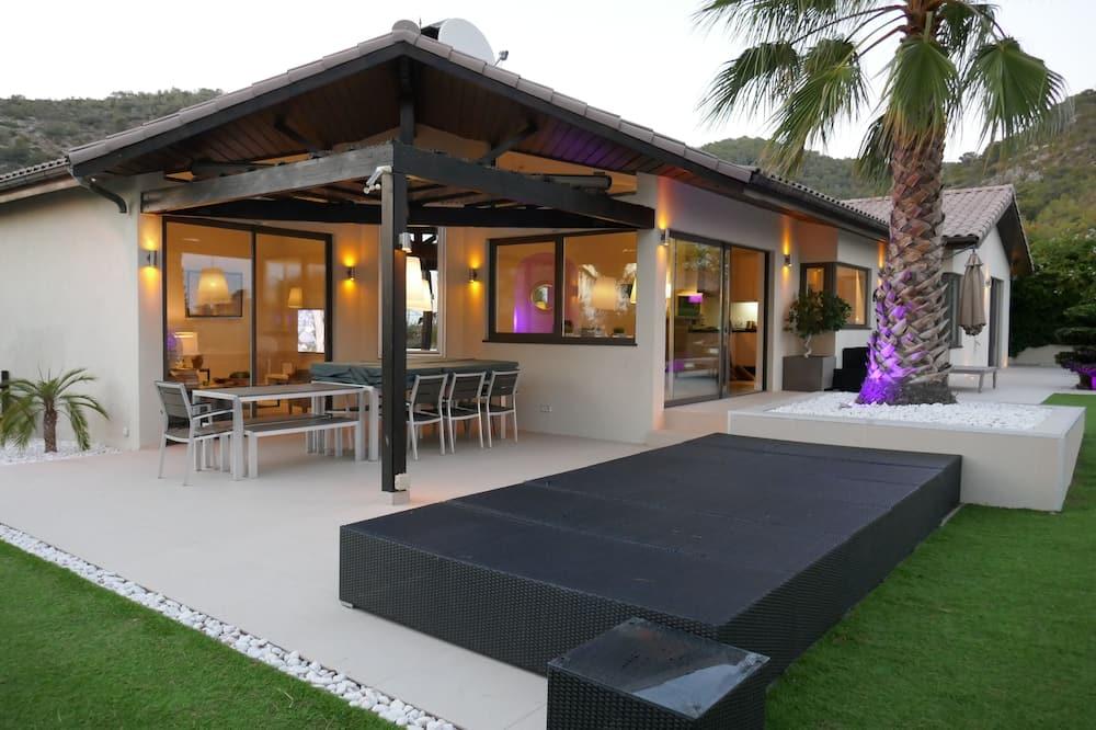 Villa Vista, Breathtaking Sea Views, Stylish , Refurbished Peaceful Location Costa Dorada - Sitges visuel 2/5 Villa Vista, Breathtaking Sea Views, Stylish , Refurbished Peaceful Location Costa Dorada - Sitges visuel 2/5