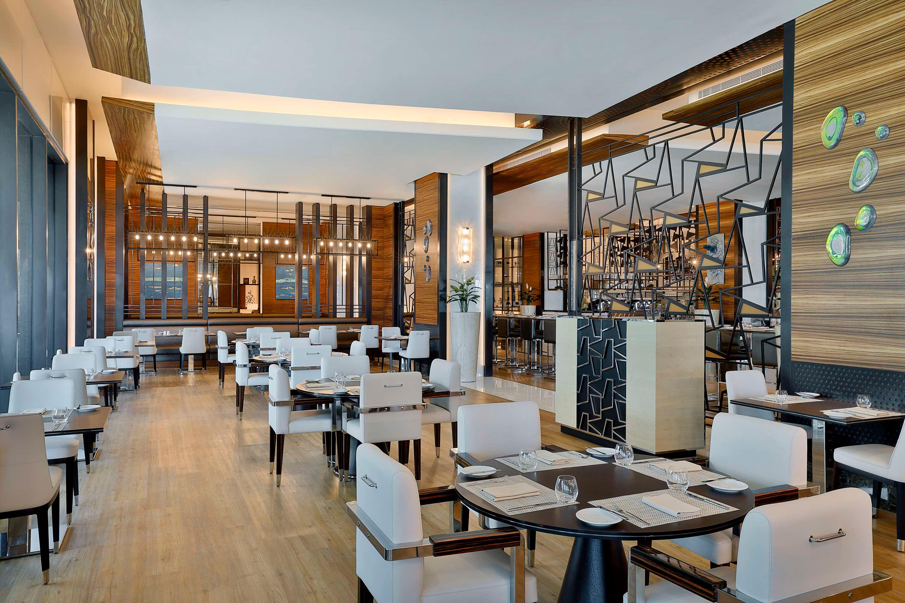 ice-8521867-111246428-350309 Hilton Dubai Palm Jumeirah