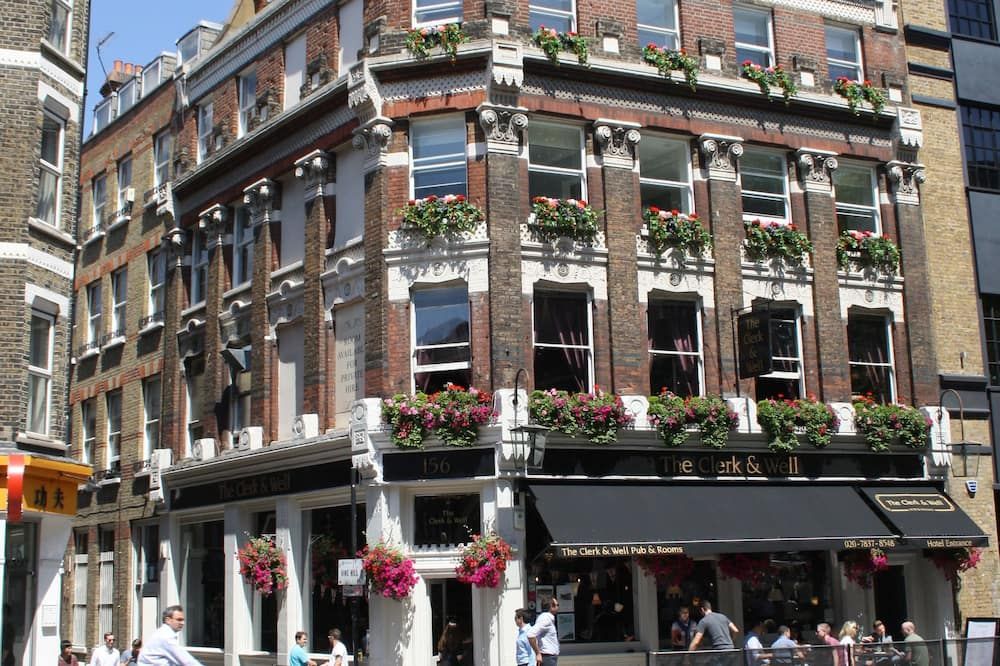 The Clerk & Well Pub & Rooms