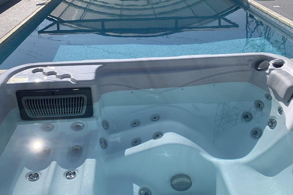 Chalet 2 personnes avec jacuzzi et piscine saisonnière partagée Lotharingen - Corcieux visuel 3/5 Chalet 2 personnes avec jacuzzi et piscine saisonnière partagée Lotharingen - Corcieux visuel 3/5