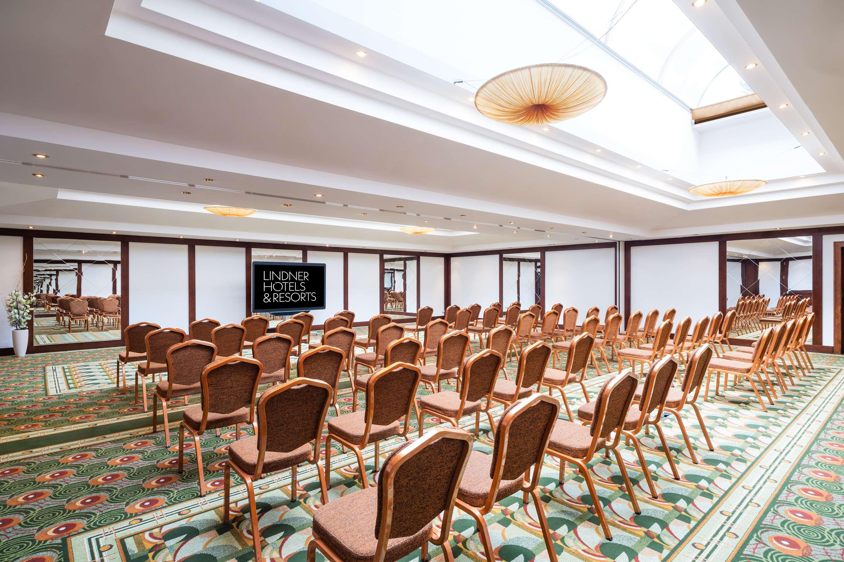 ice-679788-106296434-210457 Lindner Hotel Prague Castle