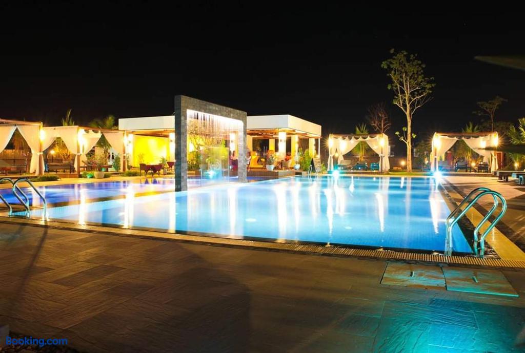 booking-2256125-502049051-354389 Twin Palms Resort