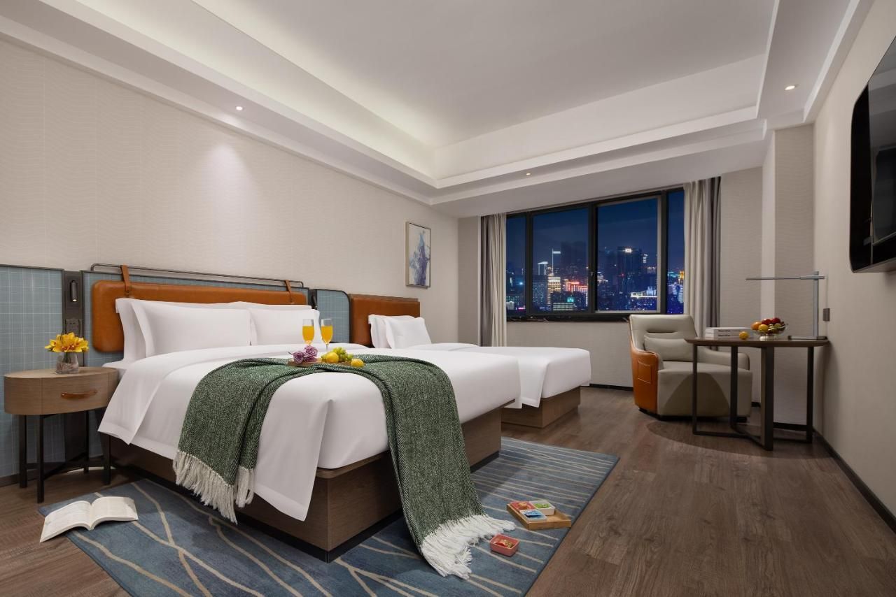 Anya Hotel -Next to Jiefang West Bar Street 2 minutes to the subway station free coffee free laundry free gym, huge windows