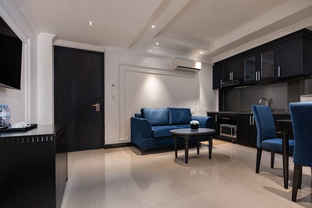 The Flower Boutique Hotel & Travel