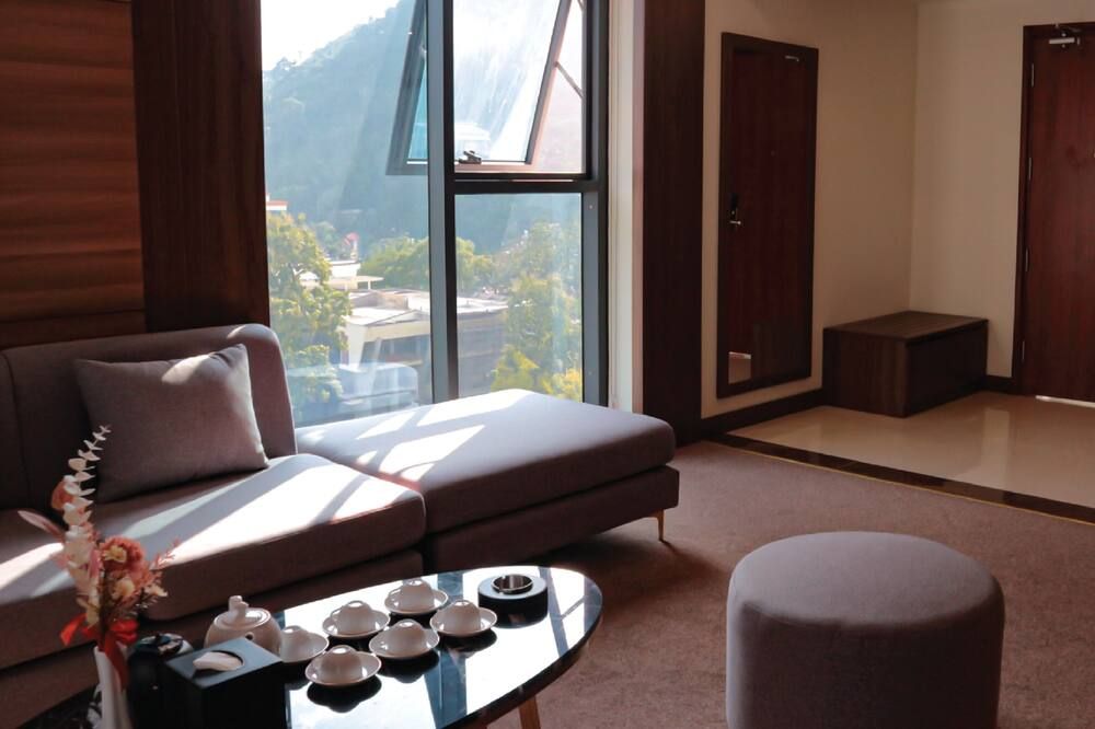 YEN BIEN LUXURY HOTEL