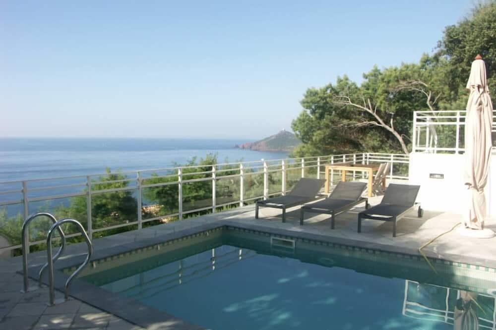 Modern villa with swimming pool and panoramic sea view Provence-Alpes-Côte d'Azur - Saint-Raphaël visuel 5/5 Modern villa with swimming pool and panoramic sea view Provence-Alpes-Côte d'Azur - Saint-Raphaël visuel 5/5