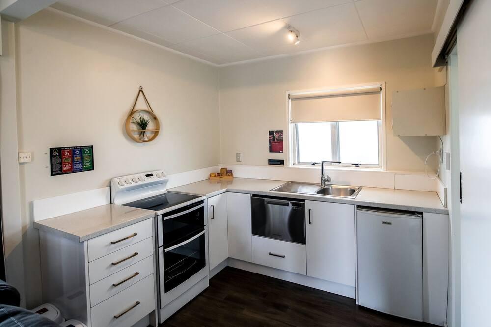 expediav2-452657-069c1d-611671 Aura Accommodation