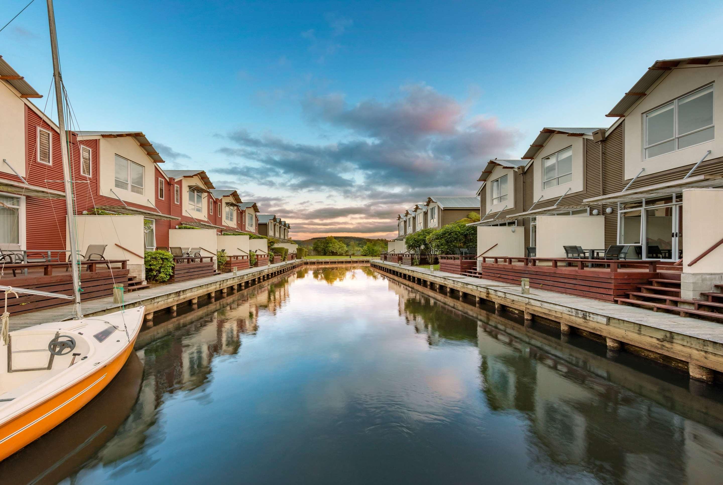 ice-102110-118233356-539663 Ramada Resort By Wyndham Rotorua Marama