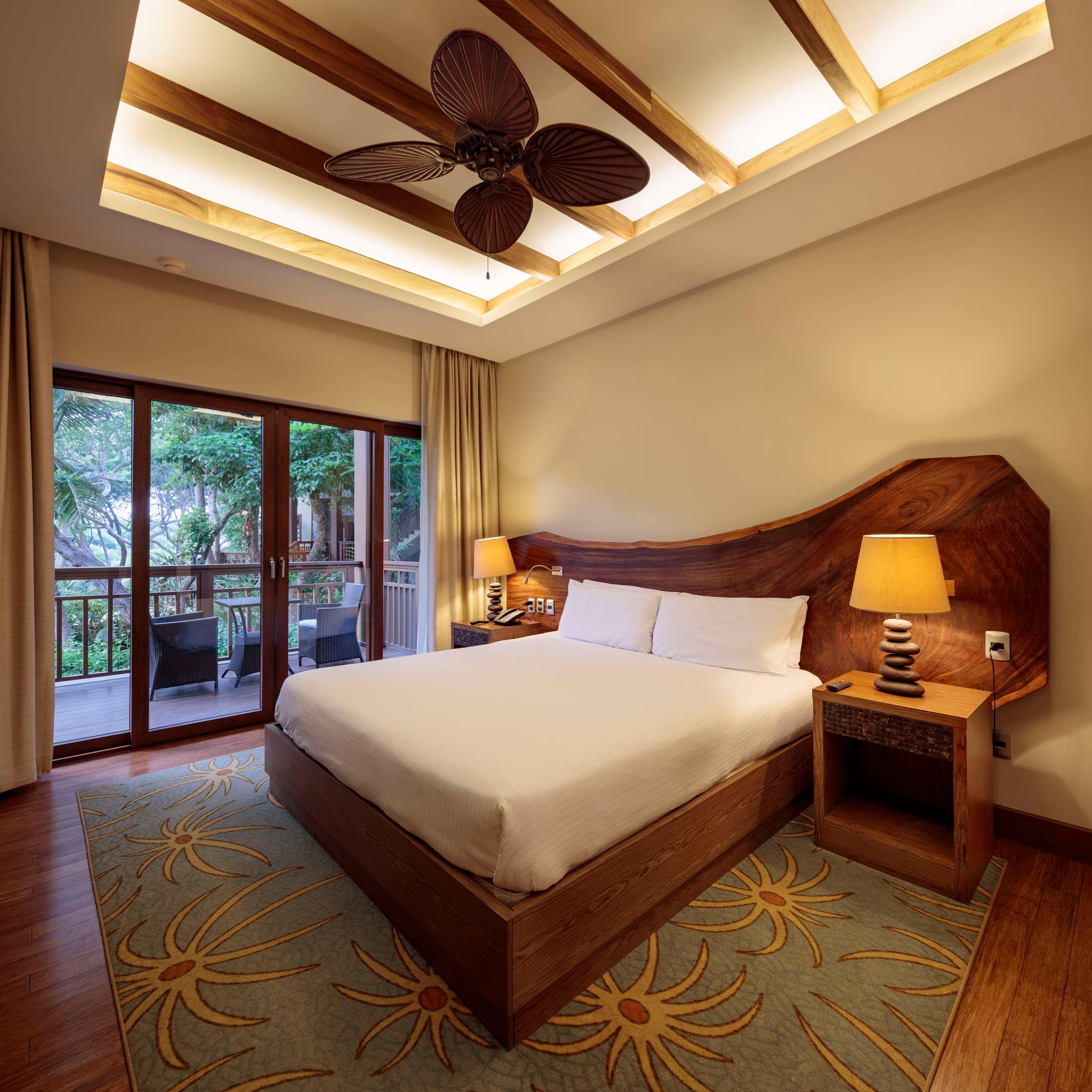ice-2058707-108234623-966263 Indura Beach & Golf Resort Curio Collection By Hilton