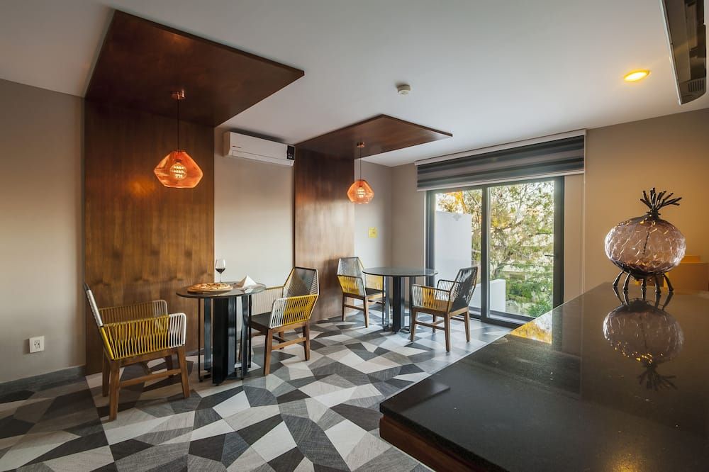 FCH Hotel Expo Adults only