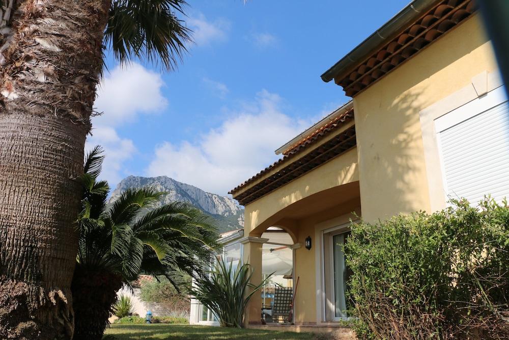 Beautiful Villa With Garden, Swimming Pool And Jacuzzi Close To All Amenities Provence-Alpes-Côte d'Azur - La Farlède visuel 4/5 Beautiful Villa With Garden, Swimming Pool And Jacuzzi Close To All Amenities Provence-Alpes-Côte d'Azur - La Farlède visuel 4/5