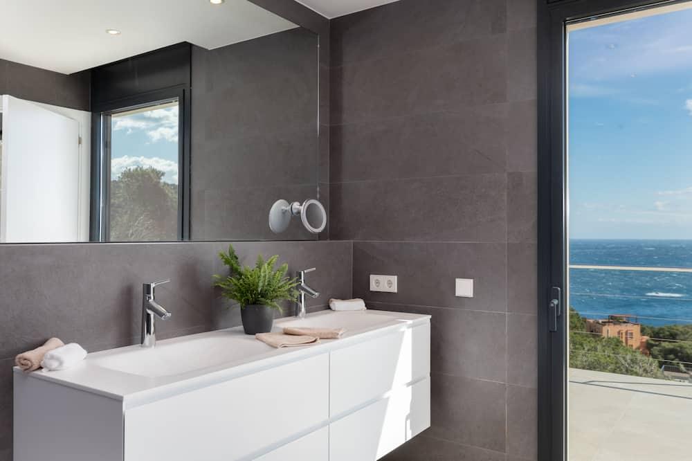 Super-contemporary 5-bedroom architect-designed villa with exceptional sea view Costa Brava - Palafrugell visuel 2/5