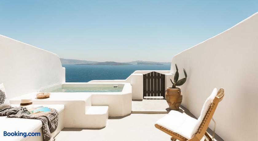booking-1070793944-483400265-925094 Armenaki Santorini