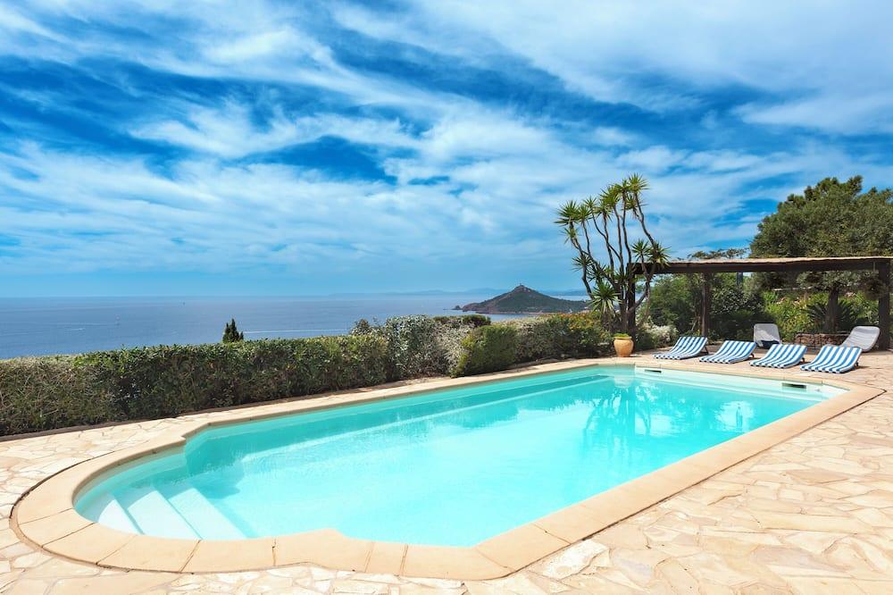 Charming Family Villa with Spectacular View Provence-Alpes-Côte d'Azur - Saint-Raphaël visuel 1/5 Charming Family Villa with Spectacular View Provence-Alpes-Côte d'Azur - Saint-Raphaël visuel 1/5